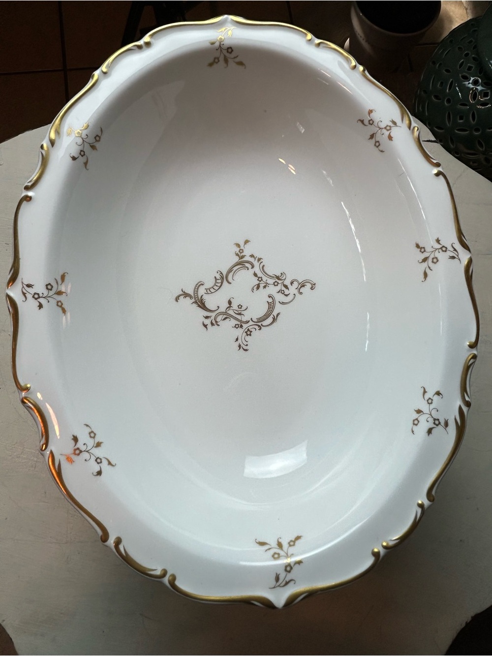 ROYAL DOULTON MONTEIGNE 4954 Bone China Oval Vegetable Bowl Serving White Gold
